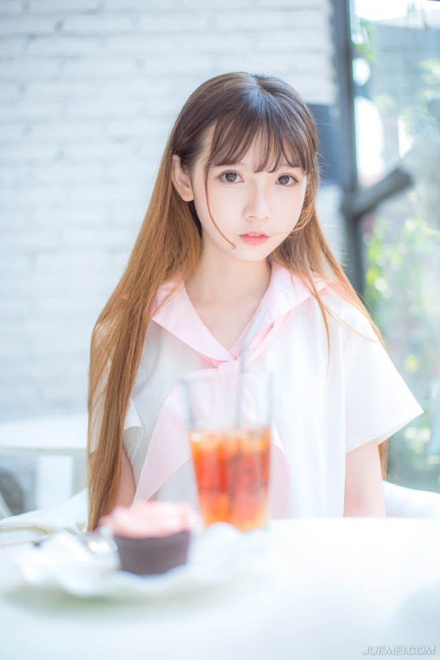“那庞统真的如此厉害？”马谡疑惑的看向诸葛亮，庞统的名字他自然也听过，随着庞统出仕吕布，一些黑历史也渐渐被挖出来，那对于荆襄世家来说，并不是一件好事，当初庞统初出茅庐，欲见刘表，却因为长得太丑，连刘表的面都没有见到，恰逢吕玲绮在荆州横行，被蔡瑁所困，正是因为庞统相助，才得以脱困，然后不知怎么的，就跑去了西域，创下了不小的功业，而后在冀州时正式效忠吕布，助吕布推广均田，也是从那时候开始，荆州庞家，因为庞统的原因开始遭到排斥，声势大不如前，这两年更是销声匿迹。